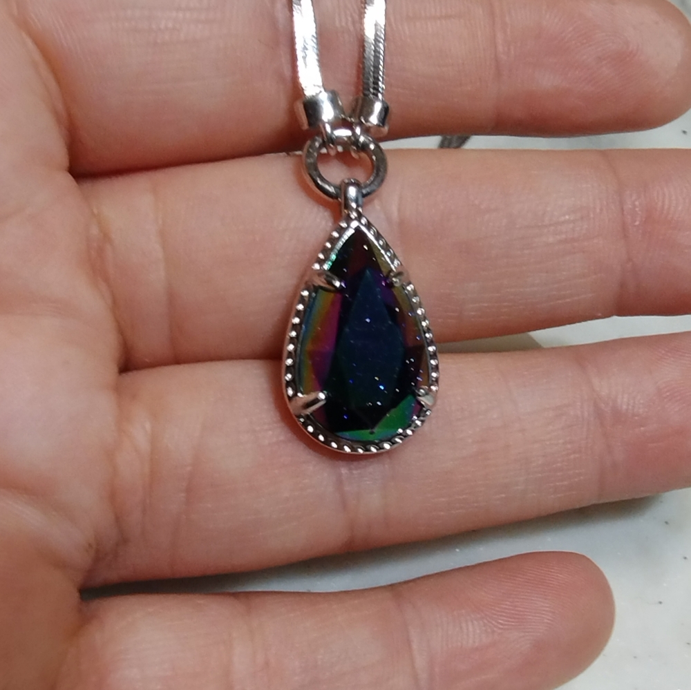 Kendra Scott Iridescent Goldstone Necklace - Picture 6 of 8